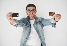 Tarjeta de crédito vs. débito: conoce las diferencias y recomendaciones según la SIB El utilizar las tarjetas correctamente facilita cumplir con el presupuesto para diferentes pagos y compras. Foto: Freepik.