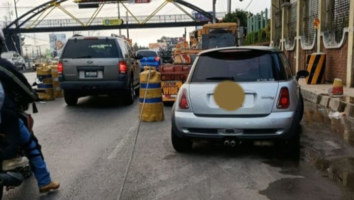 Tránsito de Santa Catarina Pinula recomienda a los automovilistas a tomar sus precauciones al pasar por el sector en horas de la noche. Foto La Hora: PMT Santa Catarina Pinula