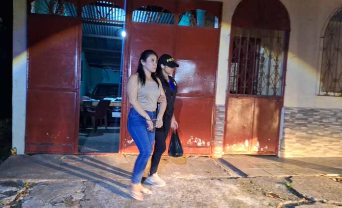 lA Canche Capturan a “la Canche”, presunta distribuidora de drogas vinculada al Barrio 18 en Escuintla