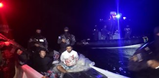 El Salvador intercepta lancha con bandera guatemalteca y decomisa 450 kilos de cocaína en el Pacífico