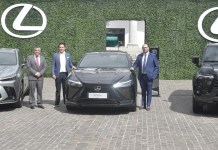De izquierda a derecha: David Arana, gerente técnico; Axel Barillas Barrios, gerente de mercadeo Lexus Guatemala; Joaquín Novales, gerente de marca Lexus. Foto: La Hora/ José Orozco.