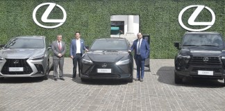 De izquierda a derecha: David Arana, gerente técnico; Axel Barillas Barrios, gerente de mercadeo Lexus Guatemala; Joaquín Novales, gerente de marca Lexus. Foto: La Hora/ José Orozco.