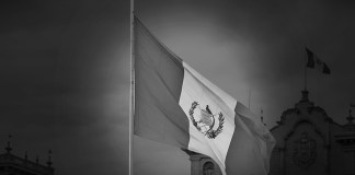 La muerte de 15 pasajeros de un bus que cayó a un barranco en Nahualá, ha enlutado al país.