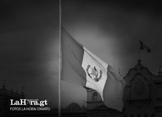 La muerte de 15 pasajeros de un bus que cayó a un barranco en Nahualá, ha enlutado al país.