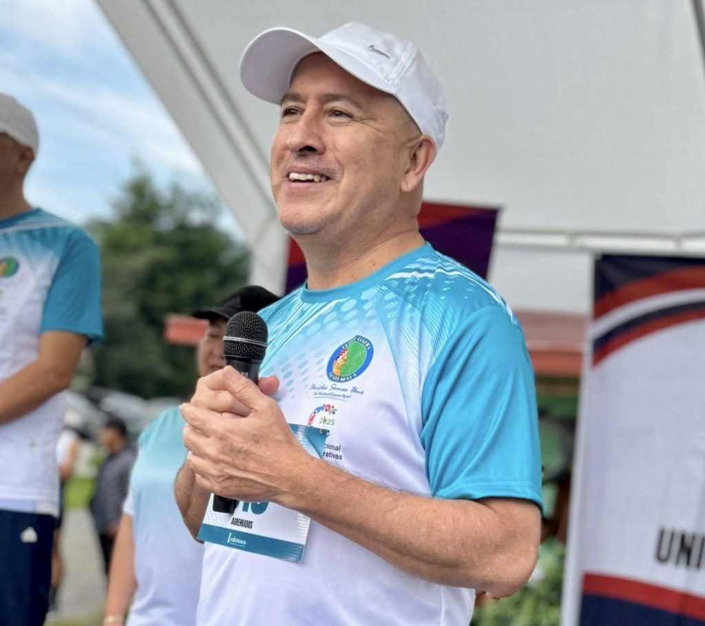 El magistrado Nester Vásquez en una actividad deportiva en Cobán el 28 de septiembre pasado. Foto La Hora: ASPA