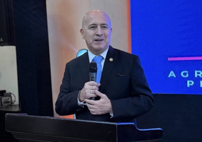 El magistrado Nester Vásquez en una actividad académica en Chimaltenango el 30 de septiembre pasado. Foto La Hora: ASPA