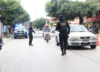 La Policía Nacional Civil realiza operativos en distintos lugares con el objetivo de mantener la seguridad ciudadana. Foto: PNC