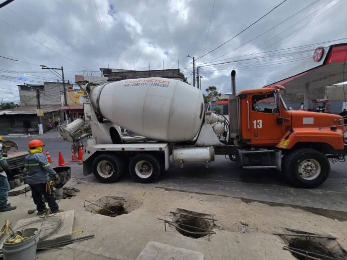 paso desnivel mixco Autoridades de Mixco informaron que este sábado inició la colocación de los pilotes y columnas para la fundición en el paso a desnivel de El Milagro. Foto La Hora: Neto Bran/X