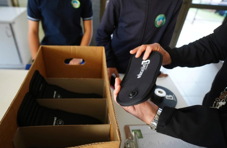 La Cámara de Diputados de Chile aprobó un proyecto de ley que regula y prohíbe el uso de dispositivos móviles electrónicos de comunicación personal.