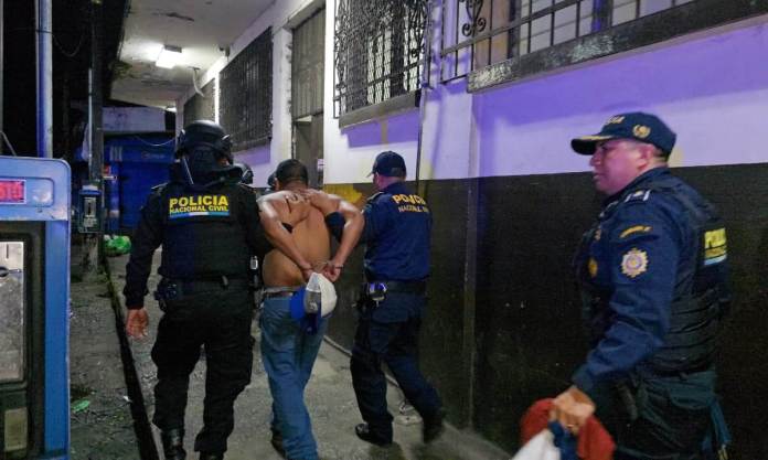 El Juzgado Cuarto Penal suspendió nuevamente la audiencia de primera declaración contra tres reos fugados por problemas de conexión. Foto La Hora: PNC