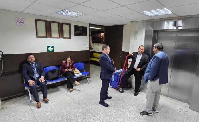 El expresidente del INDE, Melvin Quijivix, se ausentó una vez más de la audiencia de etapa intermedia por el caso que se lleva en su contra. Foto La Hora: Sergio Osegueda