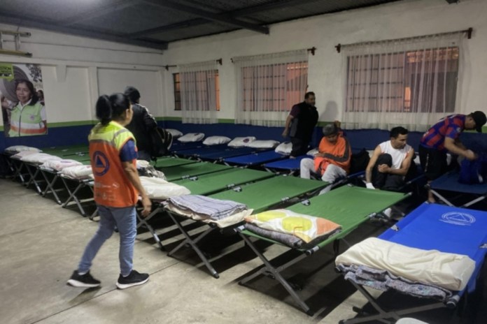 La Municipalidad de Guatemala habilitó un refugio nocturno temporal en el barrio El Gallito, zona 3 de la capital.