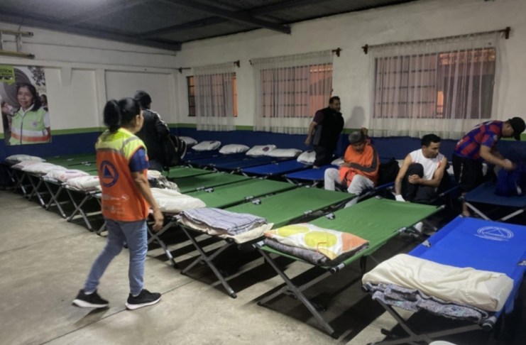 La Municipalidad de Guatemala habilitó un refugio nocturno temporal en el barrio El Gallito, zona 3 de la capital.