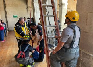 Así fue el rescate del hombre que subió al techo de la Municipalidad de Quetzaltenango Foto: CVB Quetzaltenago