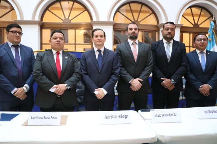 Los directores de la Superintendencia de Competencia deben discutir la distribución de los fondos para dicha entidad. Foto: Congreso de la República
