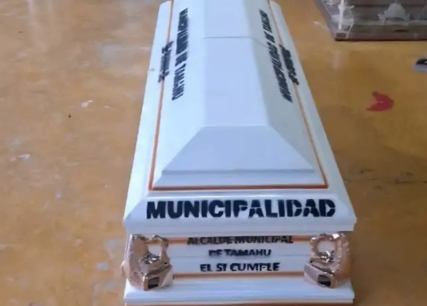 Esta es una las imágenes que generó críticas en las redes sociales. Foto: La Hora/RR.SS: