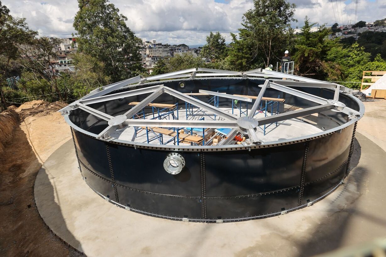 Avanza construcción de nuevo tanque de acero en zona 17