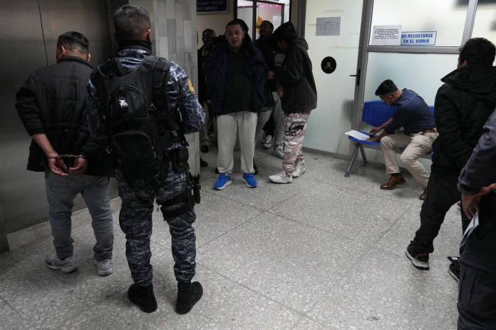 taxistas El Juzgado Noveno Penal ligó a proceso penal y envió a prisión preventiva a ocho supuestos integrantes de la banda Taxistas del Viejo. Foto La Hora: Daniel Ramírez