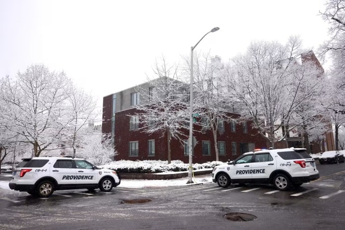 El FBI anunció una recompensa de hasta 50 mil dólares para quien brinde información del responsable del tiroteo en la Universidad Brown.