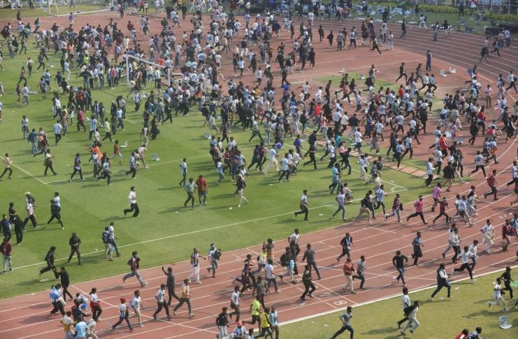 La captura del organizador y enfrentamientos entre aficionados dejó la visita de Lionel Messi a Calcuta, India. Foto La Hora: EFE