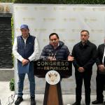 Los tres diputados de la bancada VOS cuestionann la sentencia que puede afectar la asamblea nacional del partido. Foto: La Hora / José Orozco