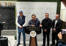 Los tres diputados de la bancada VOS cuestionann la sentencia que puede afectar la asamblea nacional del partido. Foto: La Hora / José Orozco