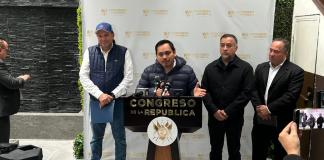 Los tres diputados de la bancada VOS cuestionann la sentencia que puede afectar la asamblea nacional del partido. Foto: La Hora / José Orozco