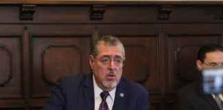 Arévalo señala "desorden absoluto" en salarios del Estado y necesidad de remuneraciones competitivas.