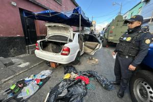 Operativo del Ejército y PNC en El Gallito: hallan armas y drogas dentro de un vehículo en desuso