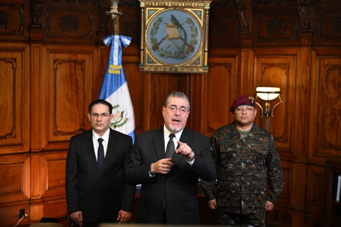 Qué prohíbe hacer el estado de sitio promulgado por Arévalo.