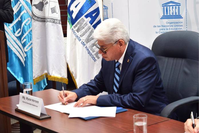 El diputado José Chic presentará un amparo en contra de la designación de Mynor Herrera como comisionado de la Postuladora del TSE. Foto La Hora: UNESCO