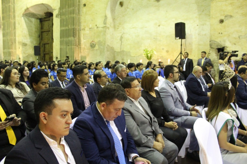 Juan Carlos Godínez en una activad en la que estuvo presente su hermano, José Alberto y Walter Mazariegos. Foto La Hora: CUNSAC 