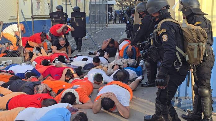 La Policía Nacional Civil (PNC) informó que recuperó equipo que había sido retenido por pandilleros durante los disturbios en Renovación I. Foto La Hora: PNC