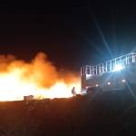 La noche del miércoles 31 de diciembre de 2025 se registró un incendio en las plataformas del vertedero de AMSA. Foto La Hora: Sistema Conred.