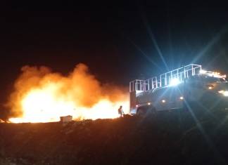 Extinguido nuevo incendio en el vertedero del kilómetro 22, tras meses sin emergencias La noche del miércoles 31 de diciembre de 2025 se registró un incendio en las plataformas del vertedero de AMSA. Foto La Hora: Sistema Conred.