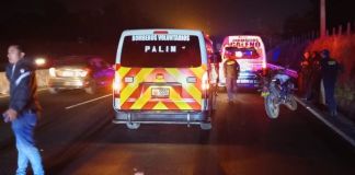 En la colisión registrada en el kilómetro 40 de la ruta Palín-Escuintla, falleció una persona y tres resultaron heridas. Foto La Hora: Bomberos Voluntarios