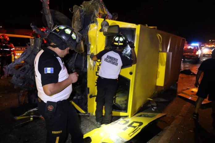 Un accidente múltiple se registró durante la madrugada de este viernes 30 de enero en el km 12.5 de la ruta al Atlántico.