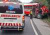 Bomberos Voluntarios atienden a pasajeros heridos tras el accidente del bus en el km 104.5 de la Ruta Interamericana.