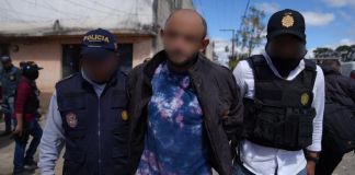 Uno de los presuntos pandilleros del Barrio18 alias "Barbas" y "Pinky" capturados en Villa Nueva Foto La Hora: PNC