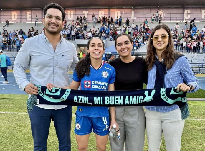 Ana Lucía Martínez fue recibió su reconocimiento como MVP del pasado Torneo Apertura 2025 de la Liga MX Femenil.