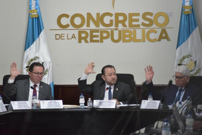 En Postuladora del Tribunal Supremo Electoral (TSE) aprueban compromiso con la democracia como merito ético. Foto La Hora: José Orozco