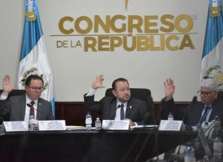 En Postuladora del Tribunal Supremo Electoral (TSE) aprueban compromiso con la democracia como merito ético. Foto La Hora: José Orozco