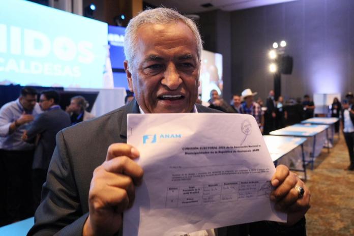 Enrique Arredondo, alcalde de Nueva Santa Rosa, durante la elección del presidente de la Anam. Foto La Hora: Daniel Ramírez.