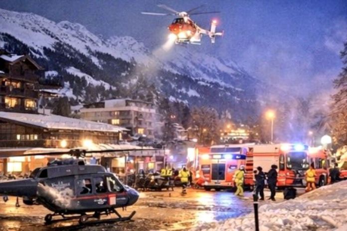 Varias personas murieron y otras resultaron heridas luego de que una explosión sacudiera un bar. Foto La Hora: Josema Vallejo.