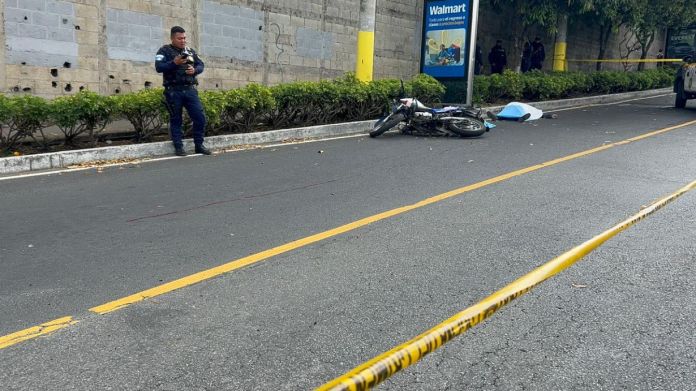 Siete agentes fallecidos, diez heridos y cinco presuntos pandilleros capturados es el saldo de los ataques armados registrados contra la PNC este domingo 18 de enero. Foto La Hora: Daniel Ramírez