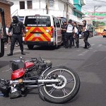 Dos heridos tras un ataque armado registrado en la 6.ª avenida y 12 calle C de la colonia El Gallito, en la zona 3. Foto: Bomberos Voluntarios