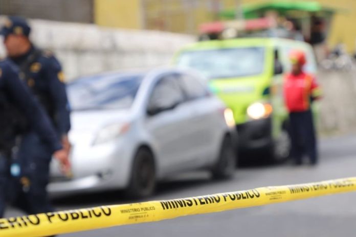 Ataque armado registrado en el bulevar Las Guacamayas, Mixco. Foto La Hora: CBM