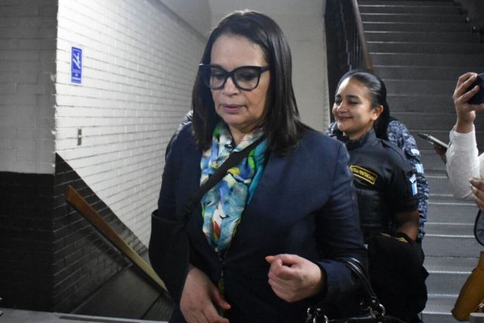 La ex vicepresidenta Roxana Baldetti fue sometida a una operación de la columna, la cual la mantiene en un estado de salud delicado. Foto La Hora: Daniel Ramírez