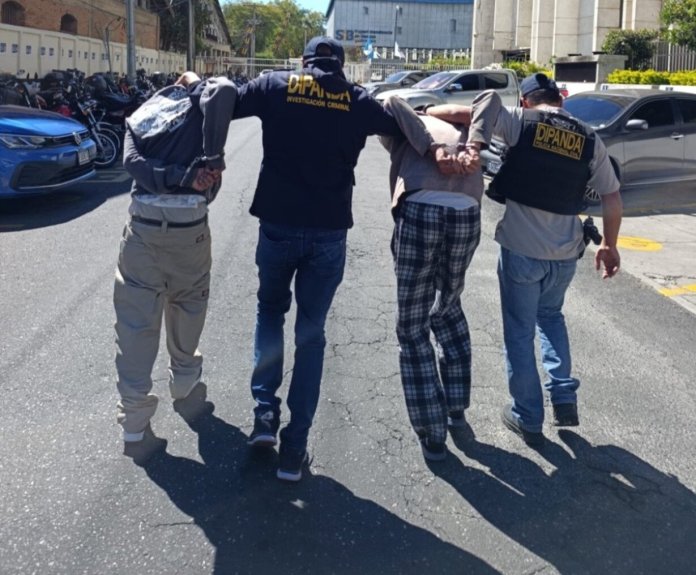 Dos presuntos integrantes del Barrio 18 fueron capturados por el delito de extorsión.