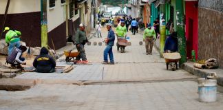 El barrio del Cerrito de la Virgen está siendo adoquinado y el fin de semana habrá un recorrido procesional por el sector. Foto La Hora: Neto Bran